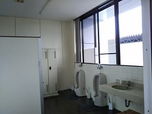 施工前 男子トイレ