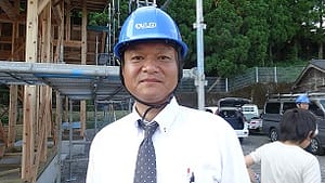 こちらの施工担当の武田マネージャー。無事に上棟式が終わりほっとした表情でした！